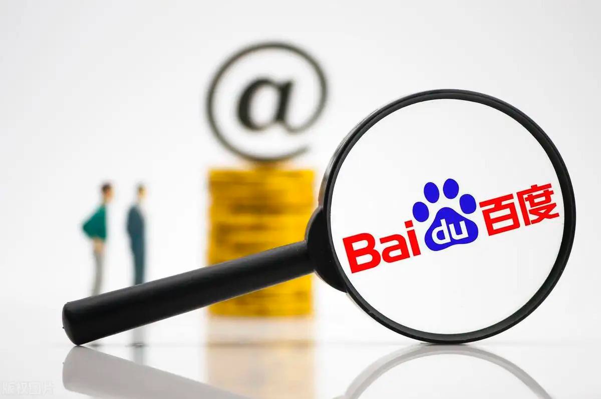 959cc彩票游客爬上泰山仙人桥悬空巨石